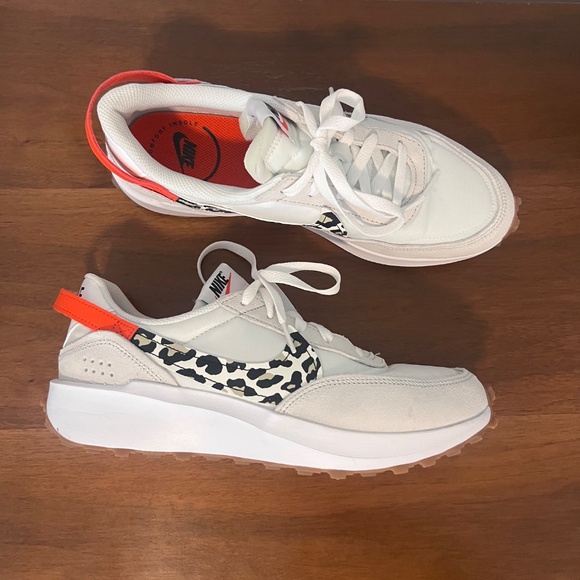 Nike Waffle Debut Running Shoe - Women's 9.5 - Leopard Print - Picture 6 of 7